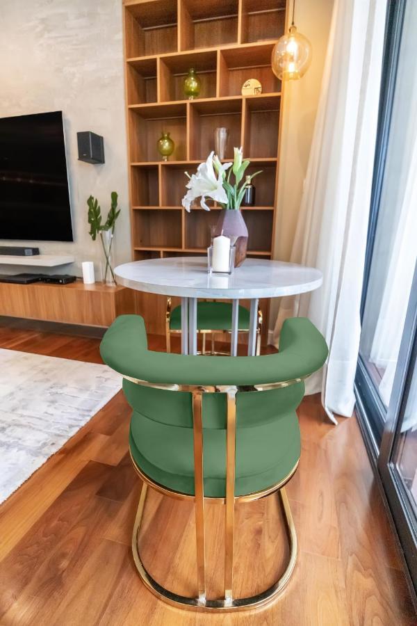 Fam Living - Walk - Luxe Interiors Appartement Dubai